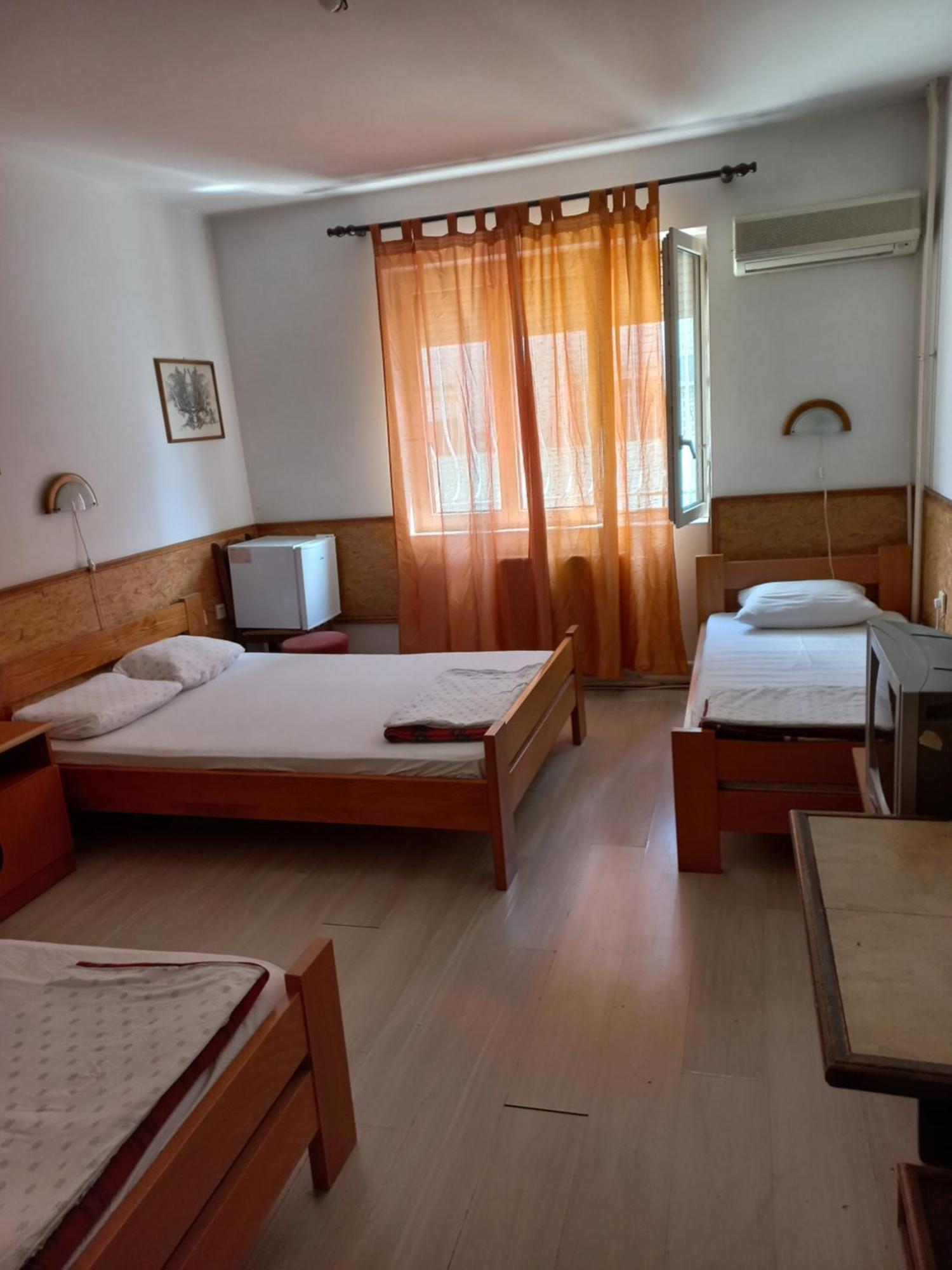 Hotel Duga نوفي ساد المظهر الخارجي الصورة